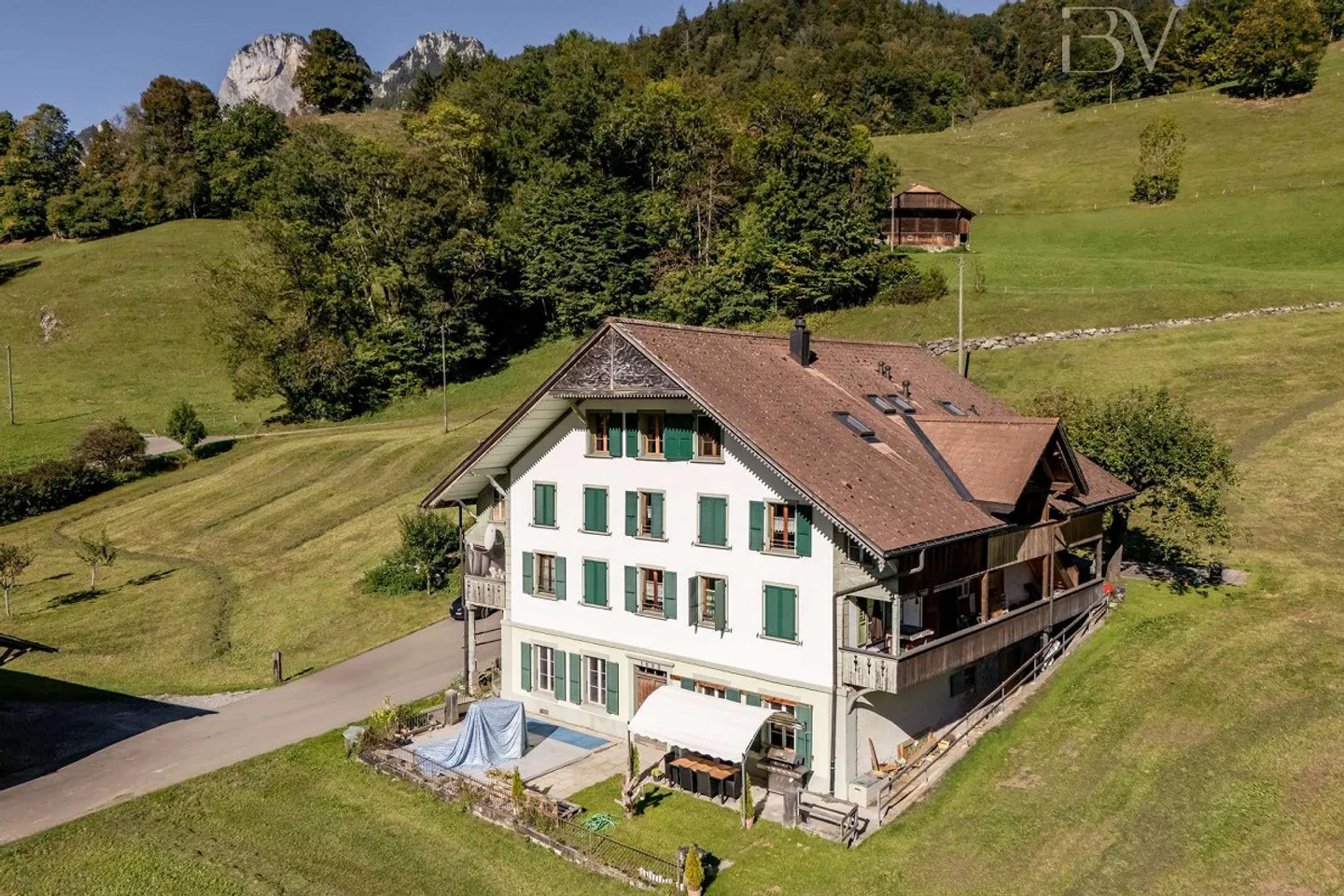 Casa trifamiliare con fienile - Foto 1 di 9
