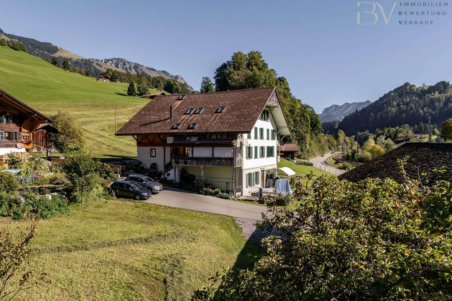 Casa trifamiliare con fienile - Foto 5 di 9