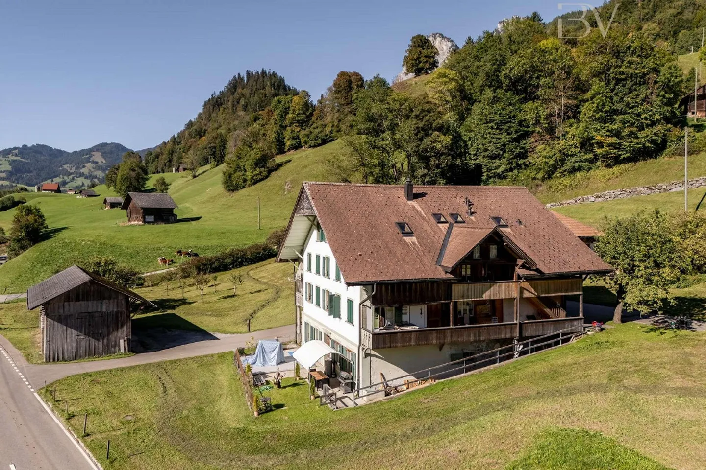 Casa trifamiliare con fienile - Foto 6 di 9