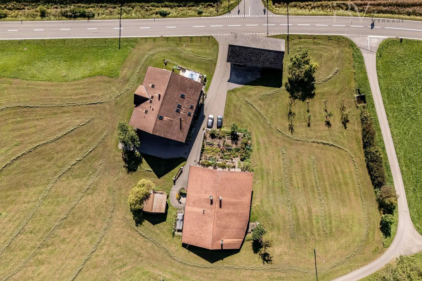 Casa trifamiliare con fienile - Foto 7 di 9