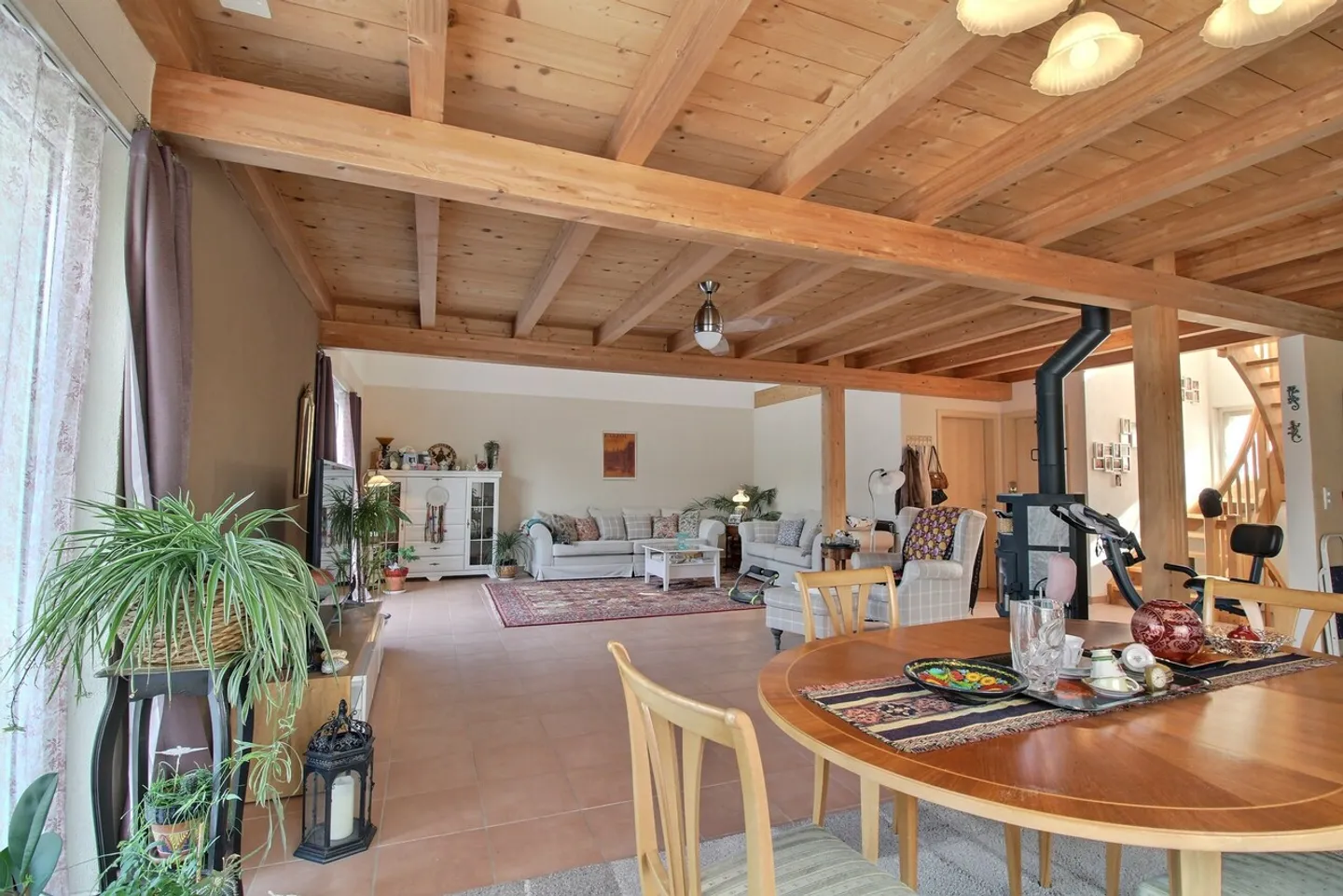 Elegant Family Villa with Pool - Photo 5 of 12