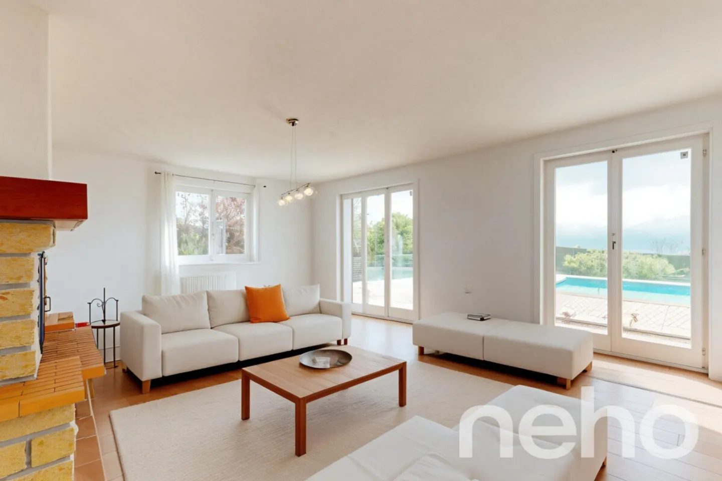 Stupenda proprietà con vista mozzafiato sul lago e sulle montagne - Foto 1 di 13