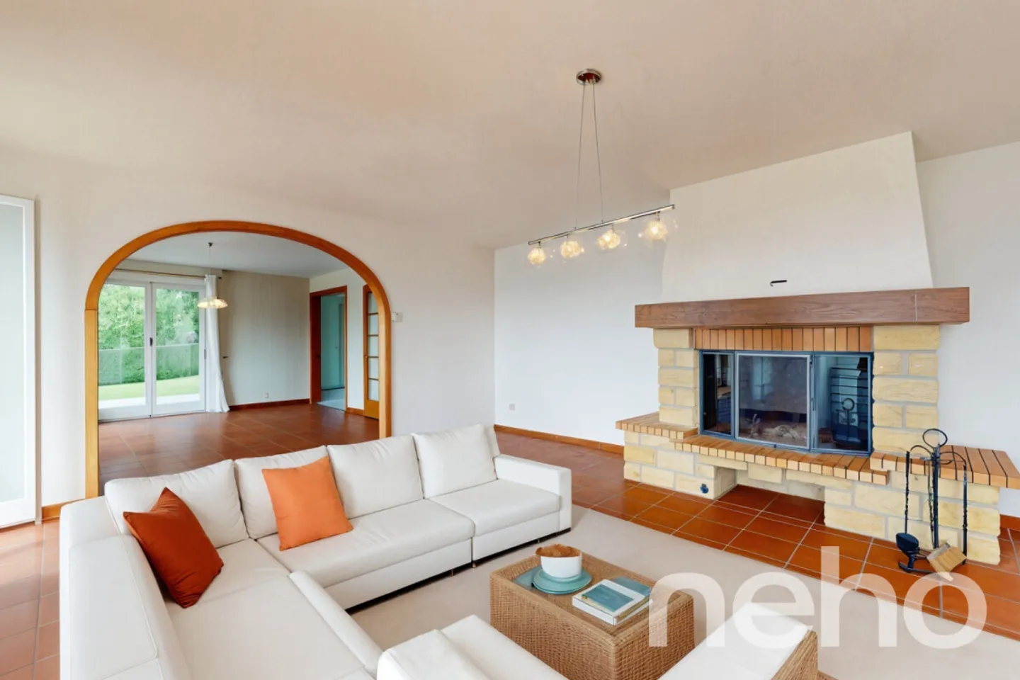 Stupenda proprietà con vista mozzafiato sul lago e sulle montagne - Foto 3 di 13