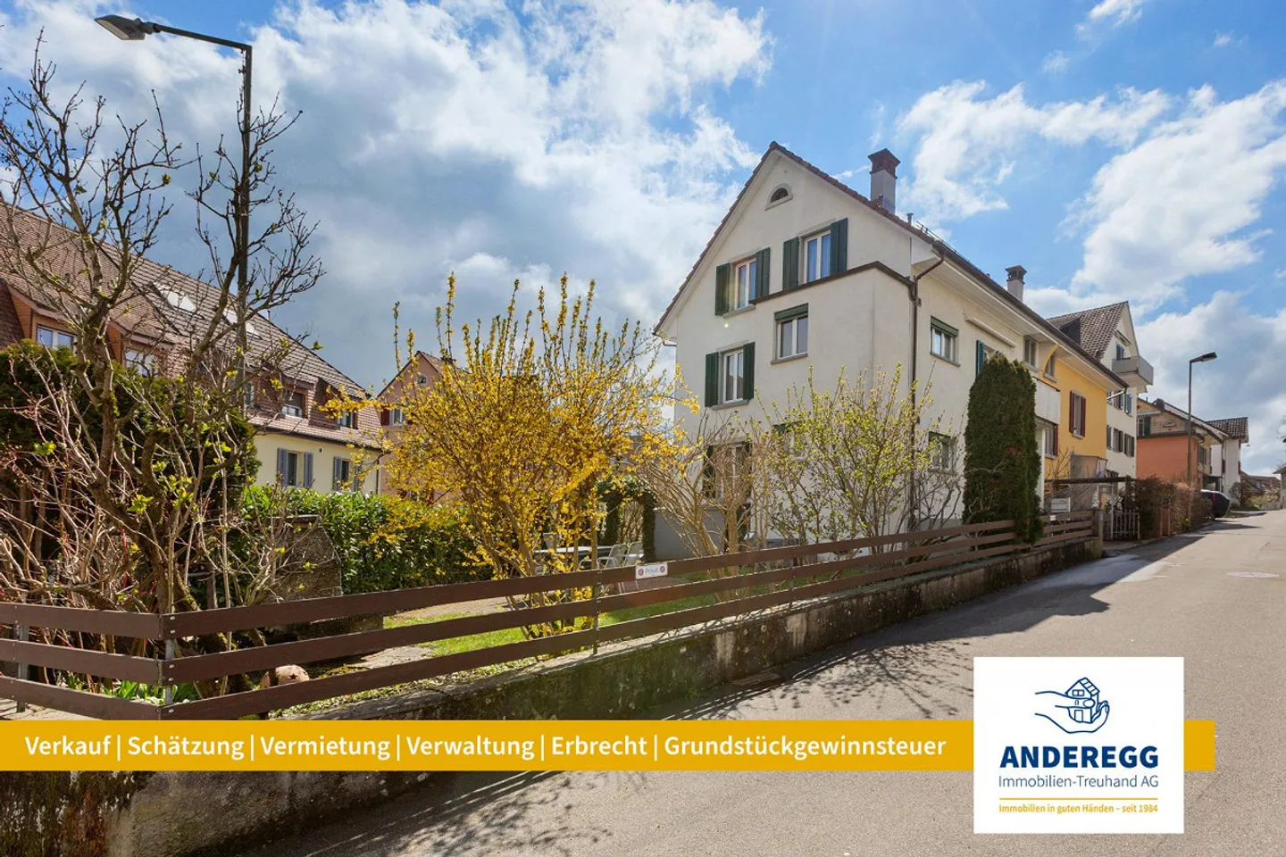 Zentral gelegenes 5-Zi.-DEFH mit 2-Zi.-Einliegerwohnung - Photo 1 sur 13