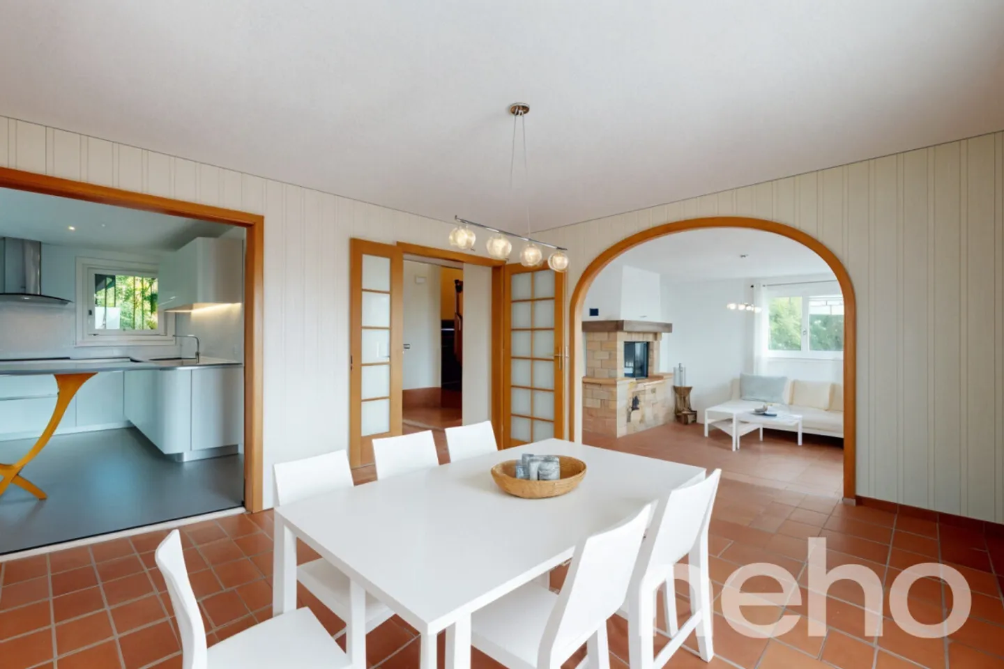 Stupenda proprietà con vista mozzafiato sul lago e sulle montagne - Foto 4 di 13