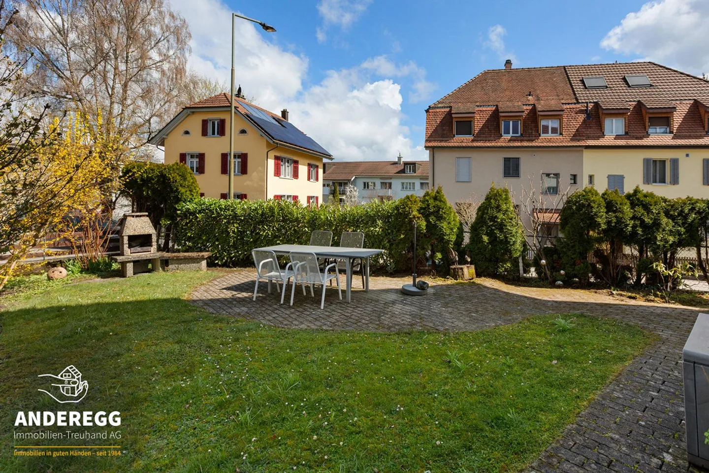 Zentral gelegenes 5-Zi.-DEFH mit 2-Zi.-Einliegerwohnung - Photo 2 sur 13