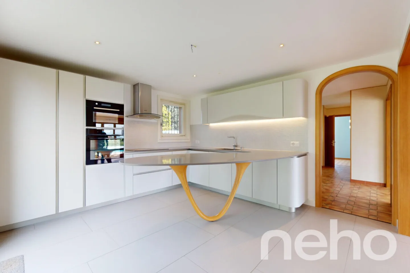 Stupenda proprietà con vista mozzafiato sul lago e sulle montagne - Foto 5 di 13