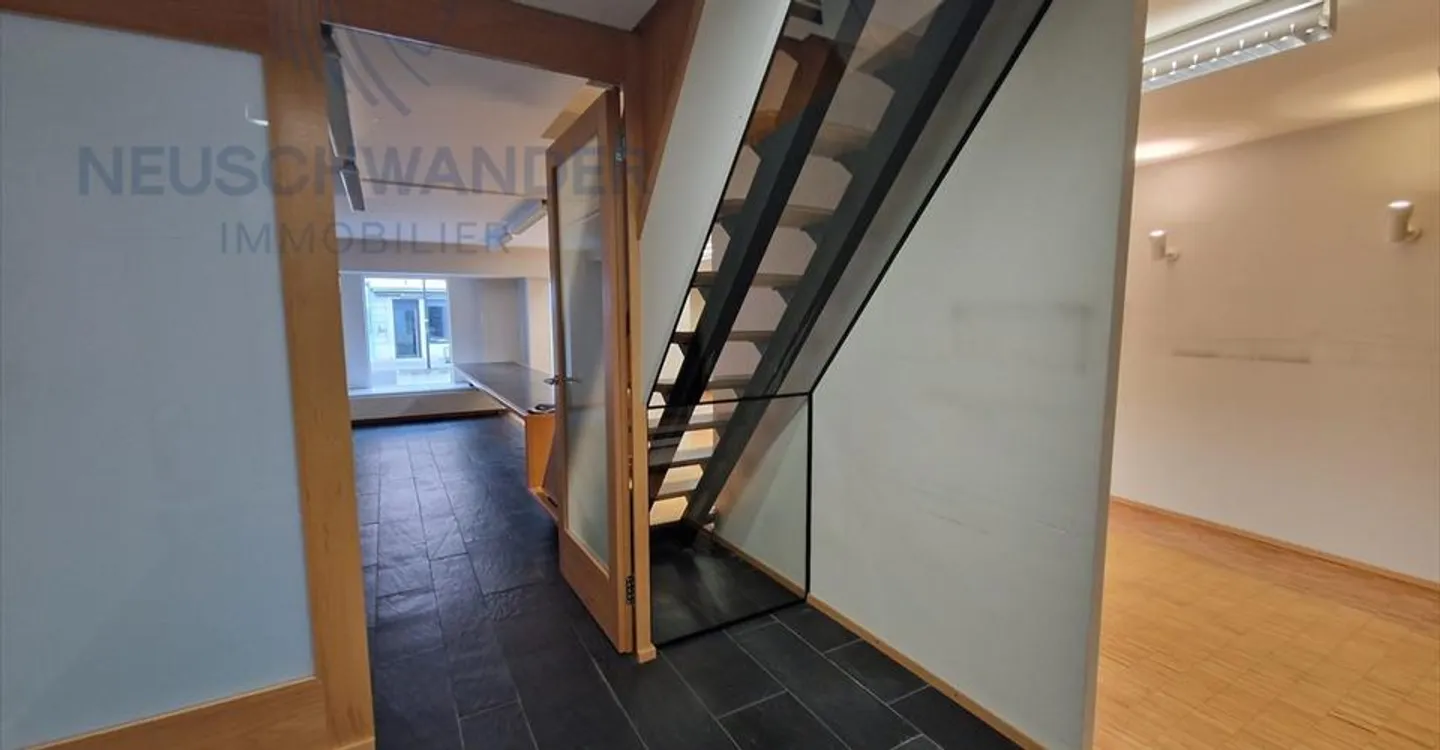 Edificio ad uso misto in affitto - Foto 2 di 6