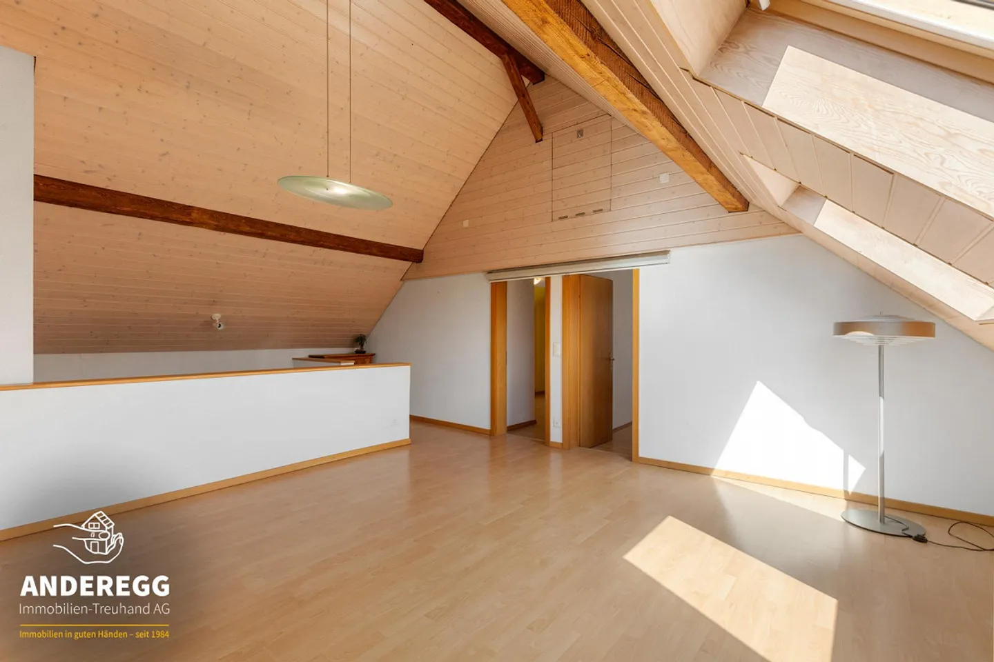 Zentral gelegenes 5-Zi.-DEFH mit 2-Zi.-Einliegerwohnung - Photo 9 sur 13