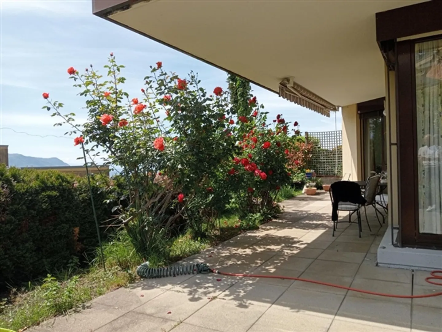 Ground floor apartment with large panoramic terrace in Montreux - Photo 6 of 7