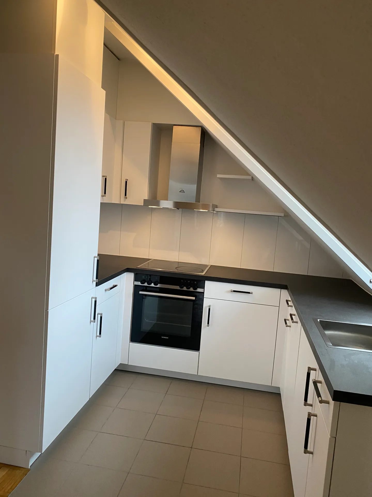 Appartamento Attico Moderno in Affitto - Foto 3 di 14