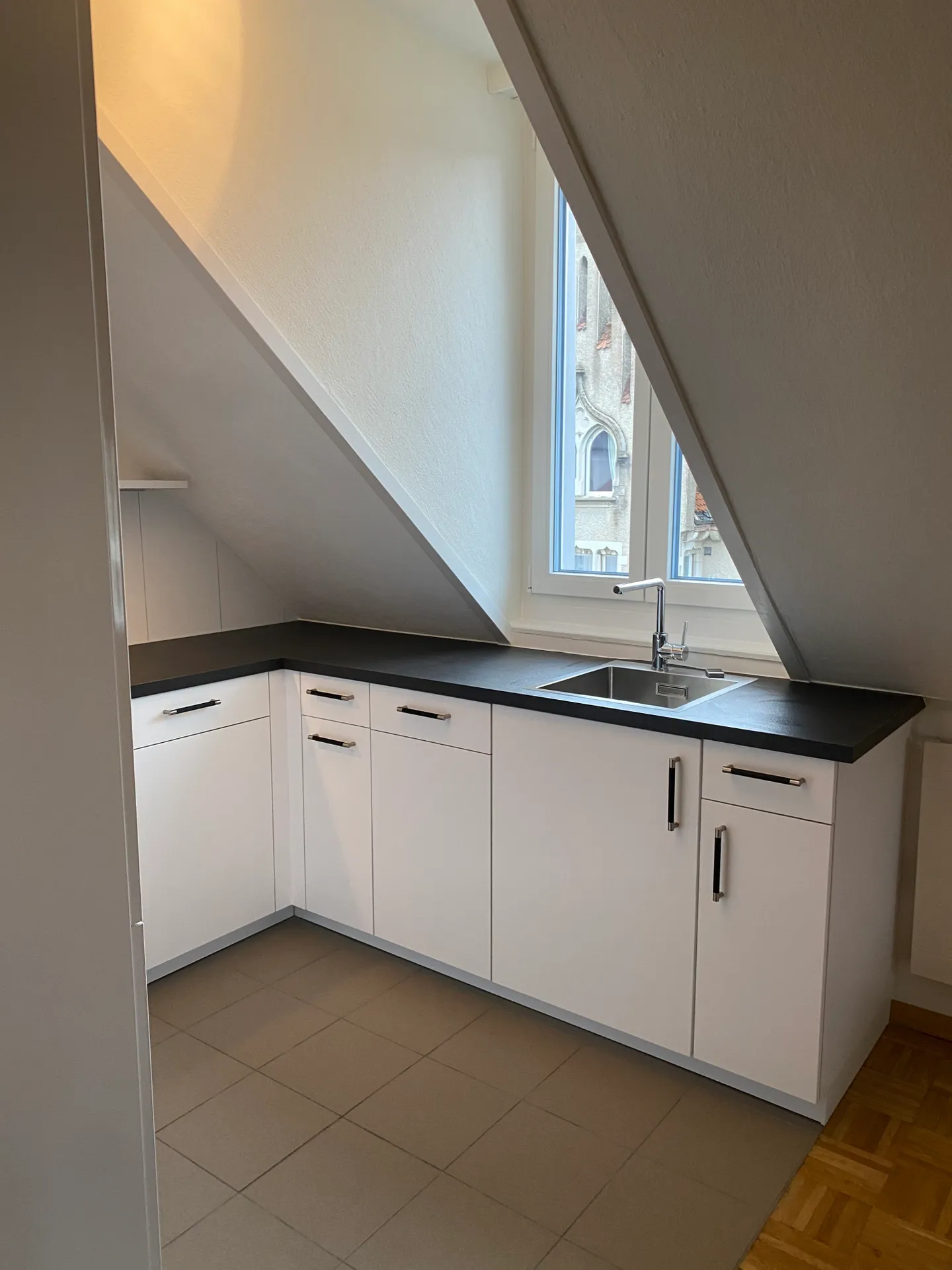 Appartamento Attico Moderno in Affitto - Foto 4 di 14