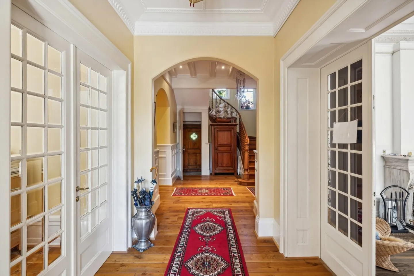 Renovated master house, enchanting park with ancient trees - Photo 4 of 29