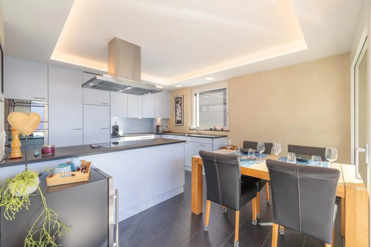 Appartement ensoleillé à Malans avec vue et balcon - Photo 3 sur 6