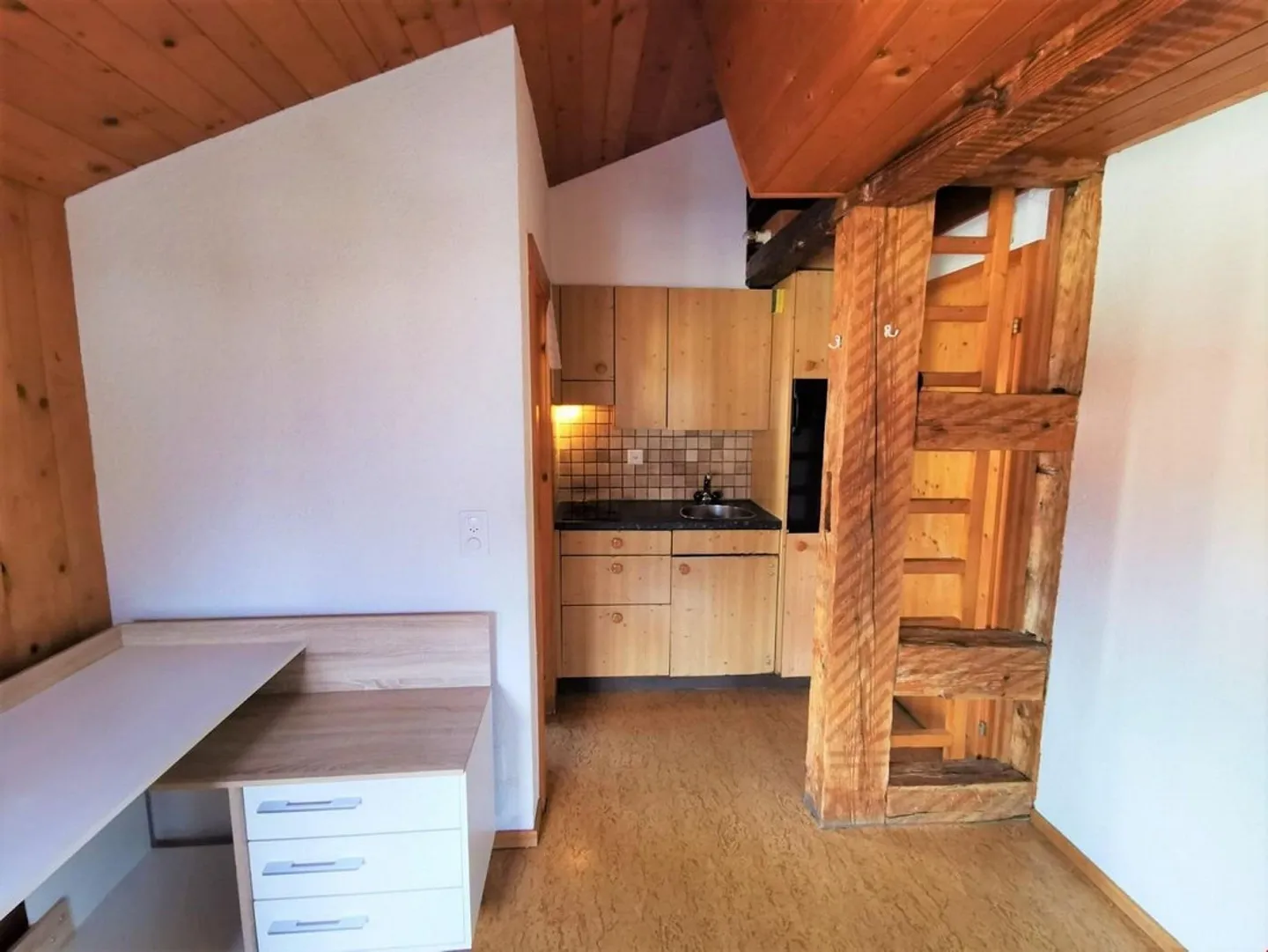 Cozy attic apartment with a snug intermediate floor - Photo 3 of 8