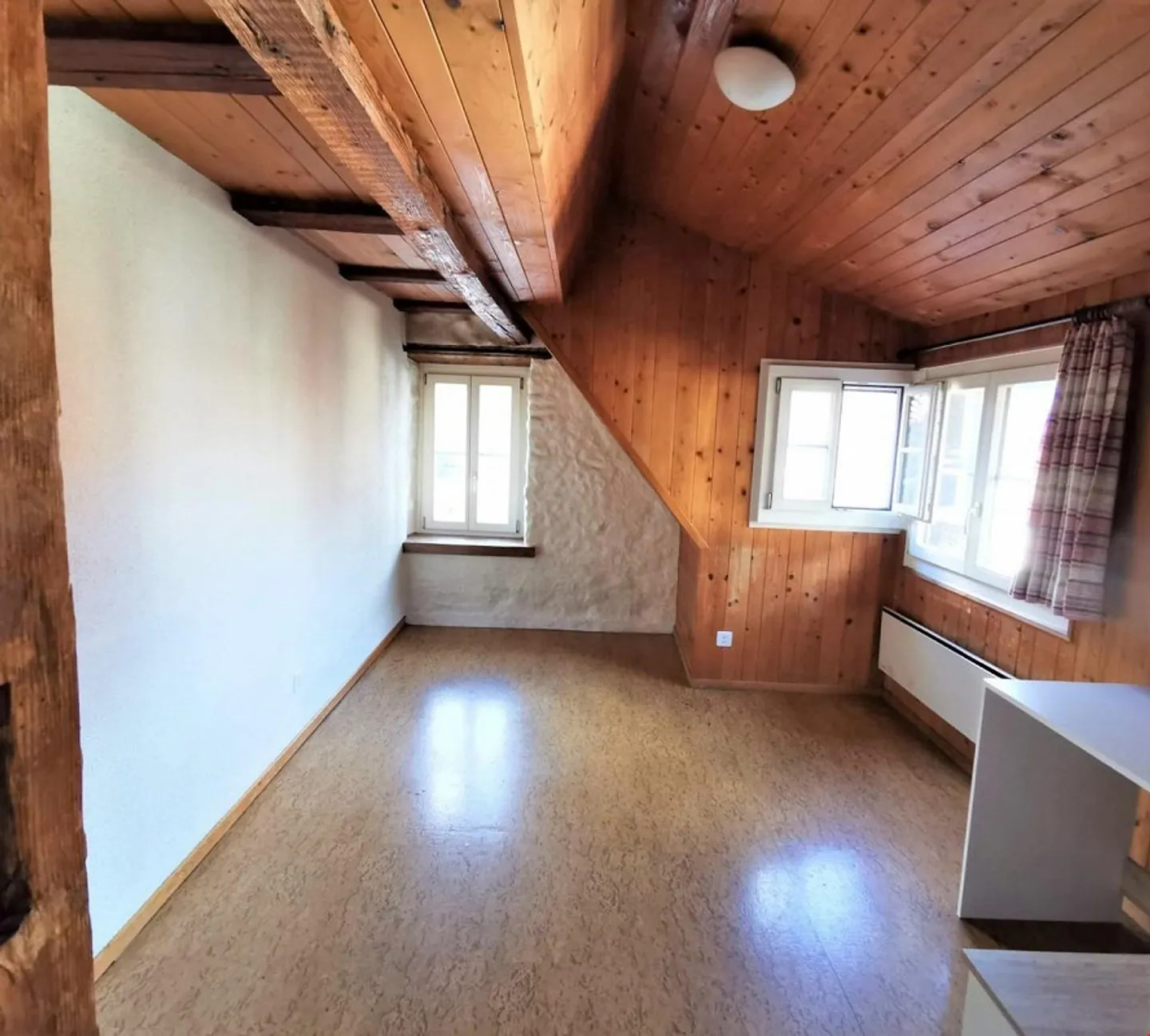 Cozy attic apartment with a snug intermediate floor - Photo 8 of 8