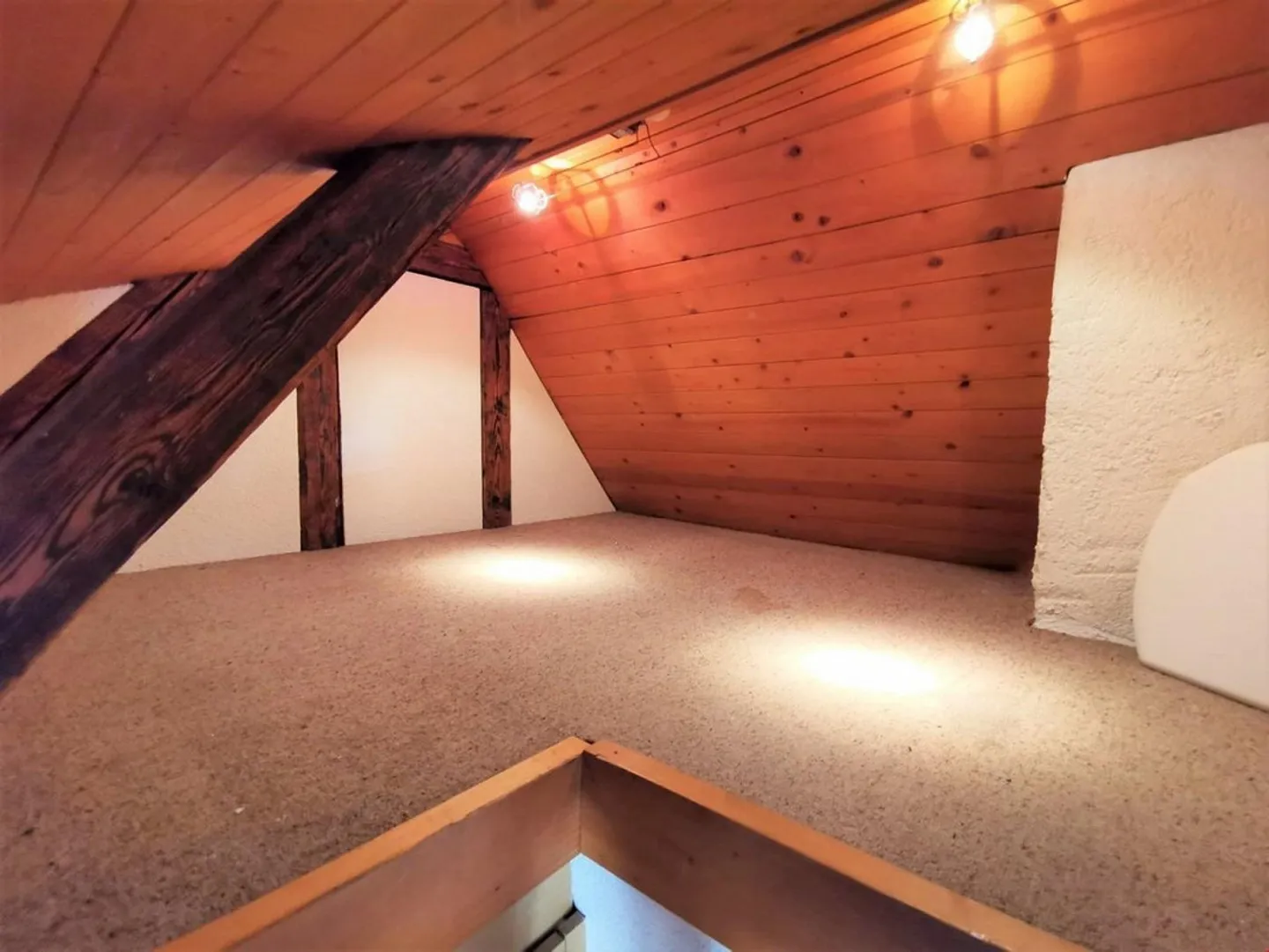 Cozy attic apartment with a snug intermediate floor - Photo 4 of 8