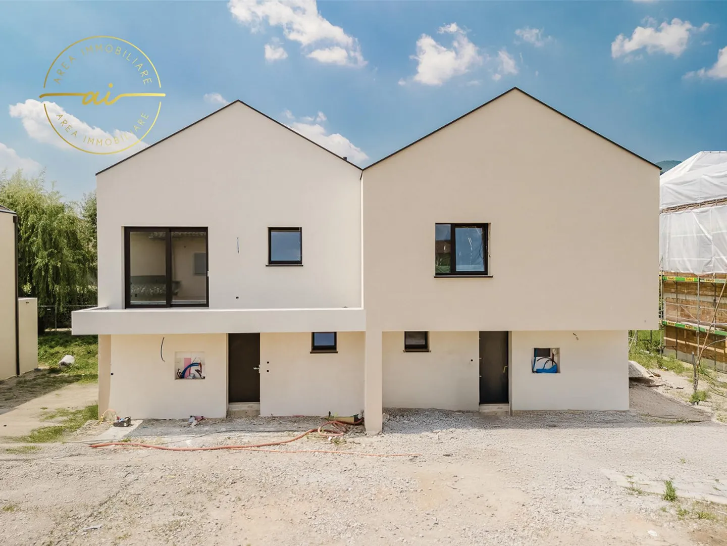 NOUVELLE VILLA EN CONSTRUCTION AVEC JARDIN PRIVÉ - Photo 1 sur 13
