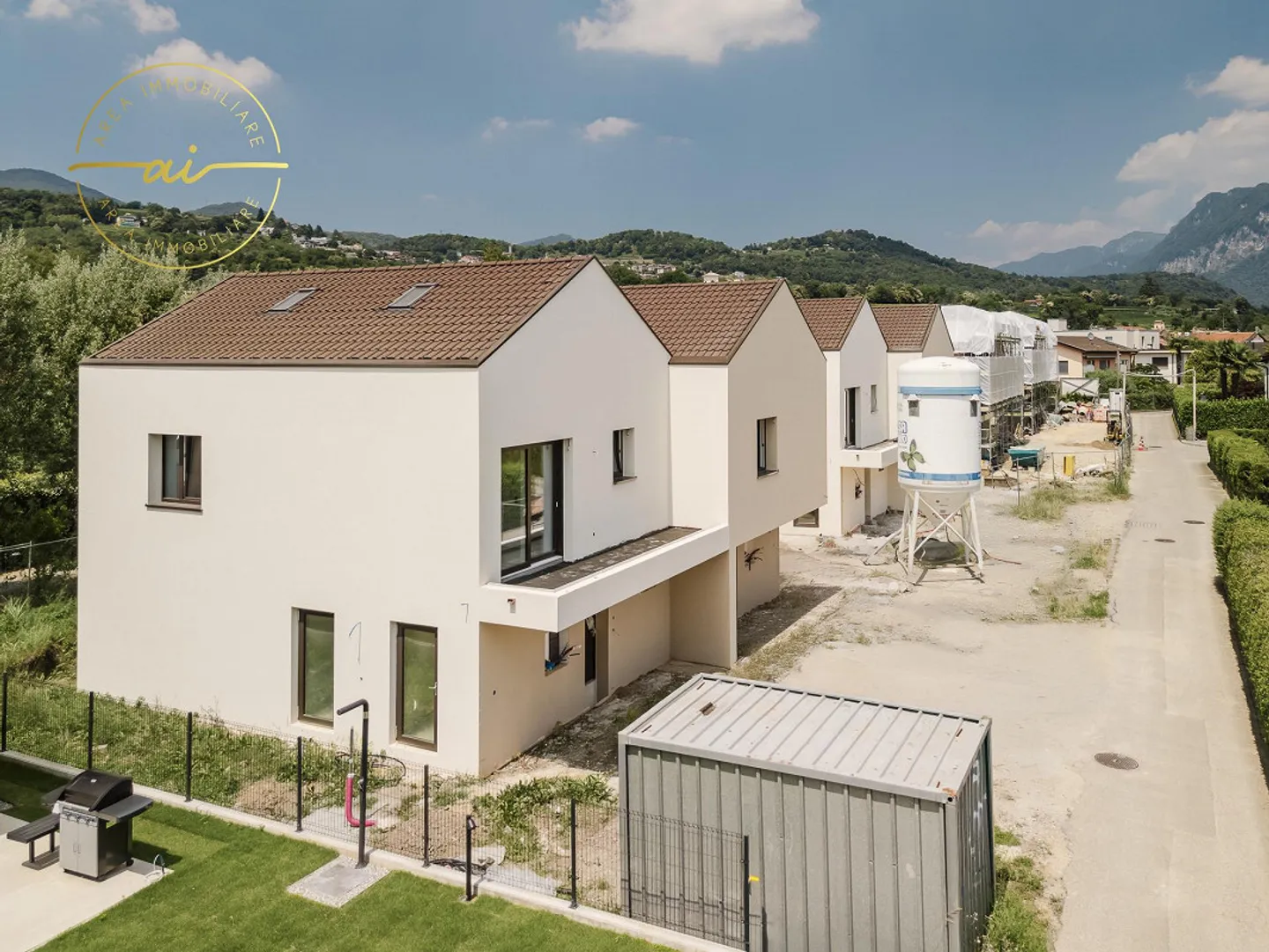 NOUVELLE VILLA EN CONSTRUCTION AVEC JARDIN PRIVÉ - Photo 2 sur 13
