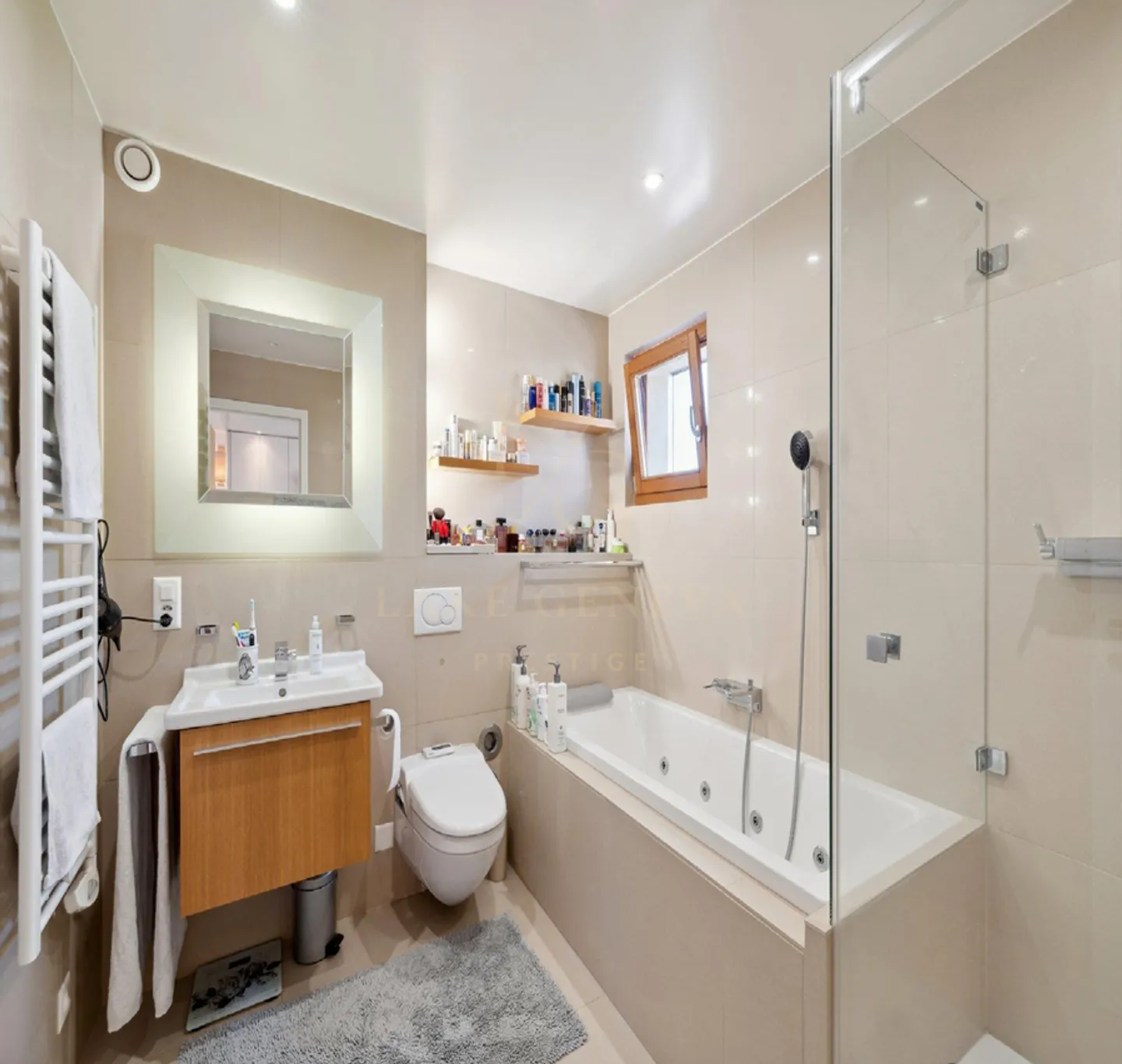 Elegant three-room apartment with passage, tastefully renovated - Photo 6 of 11