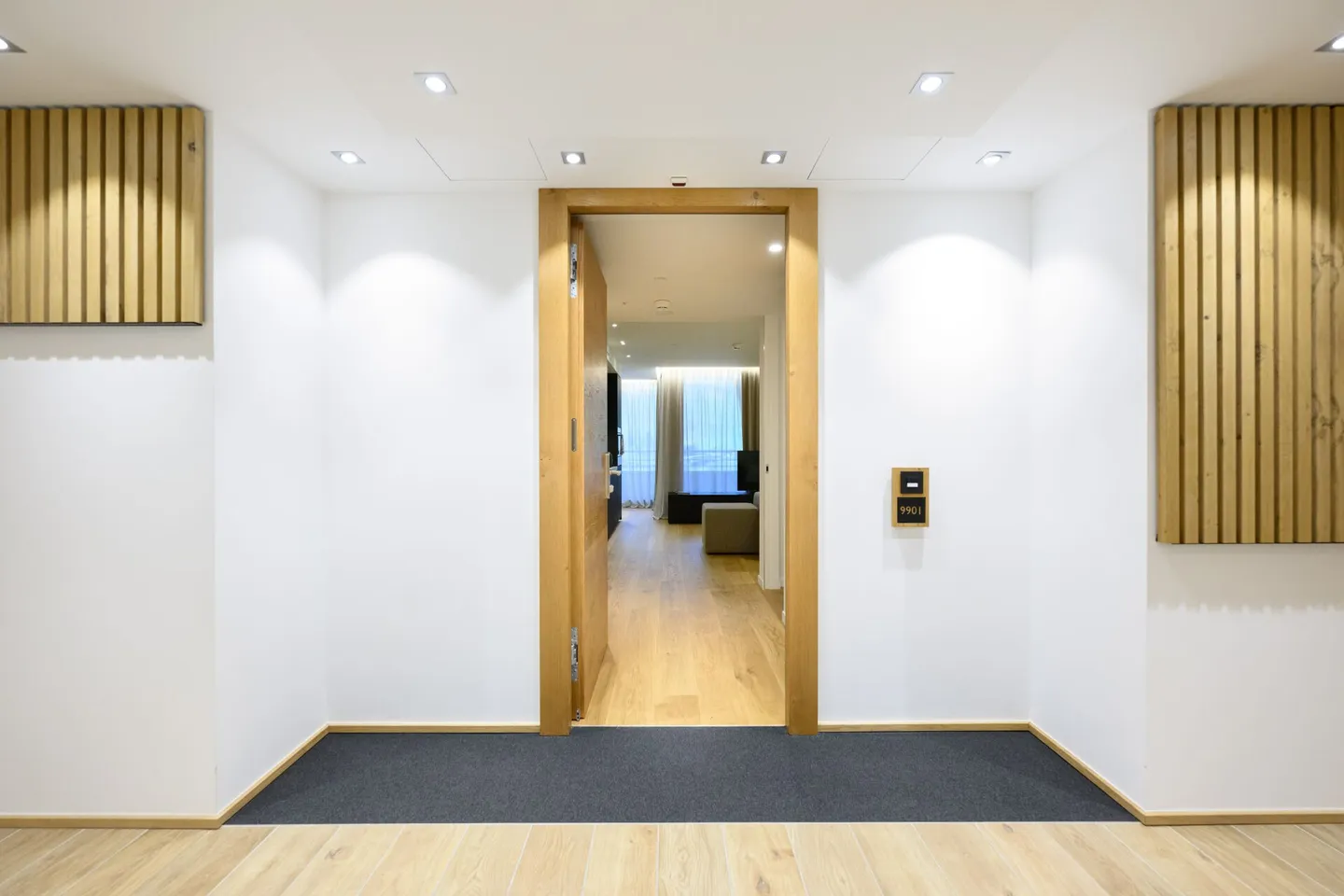 Luxury Penthouse with Mountain Views - Photo 2 of 13
