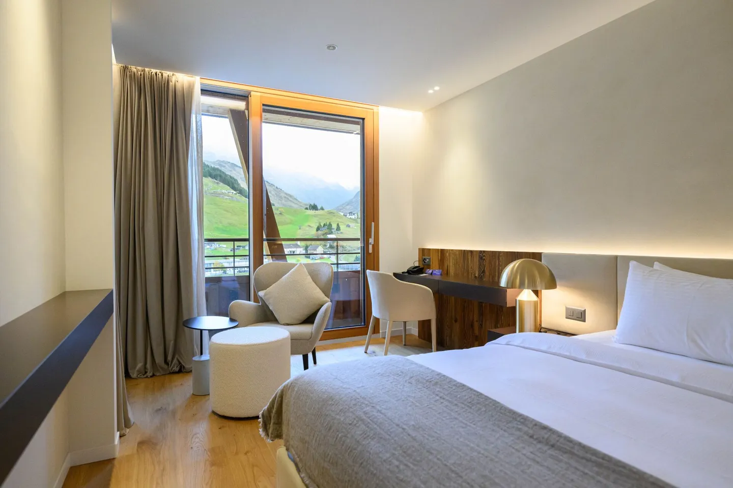 Luxury Penthouse with Mountain Views - Photo 10 of 13