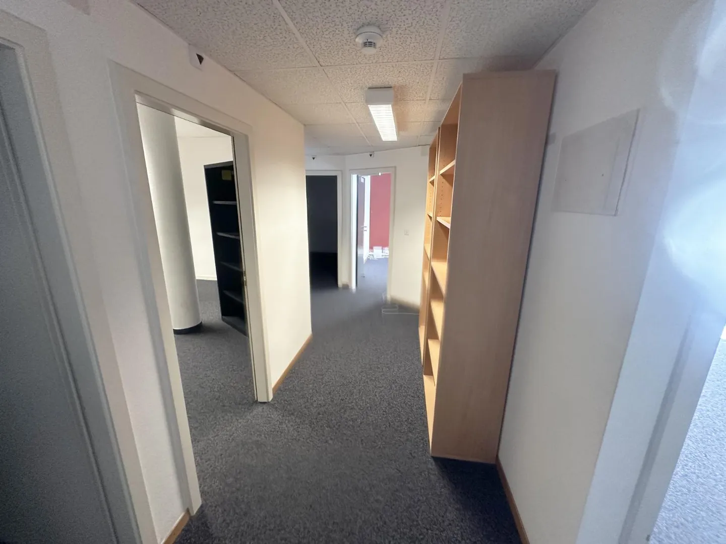 Crissier – Bureau de 149 m² au rez-de-chaussée, près du centre et des accès autoroutiers - Photo 4 sur 14