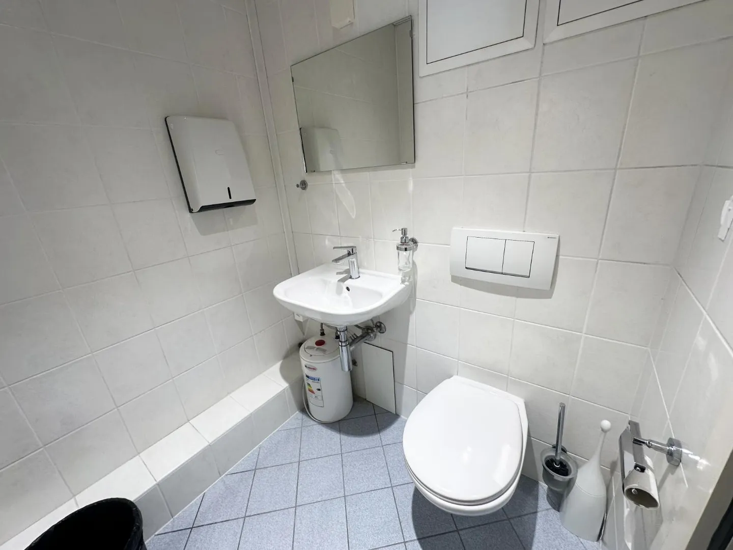 Crissier – Bureau de 149 m² au rez-de-chaussée, près du centre et des accès autoroutiers - Photo 5 sur 14