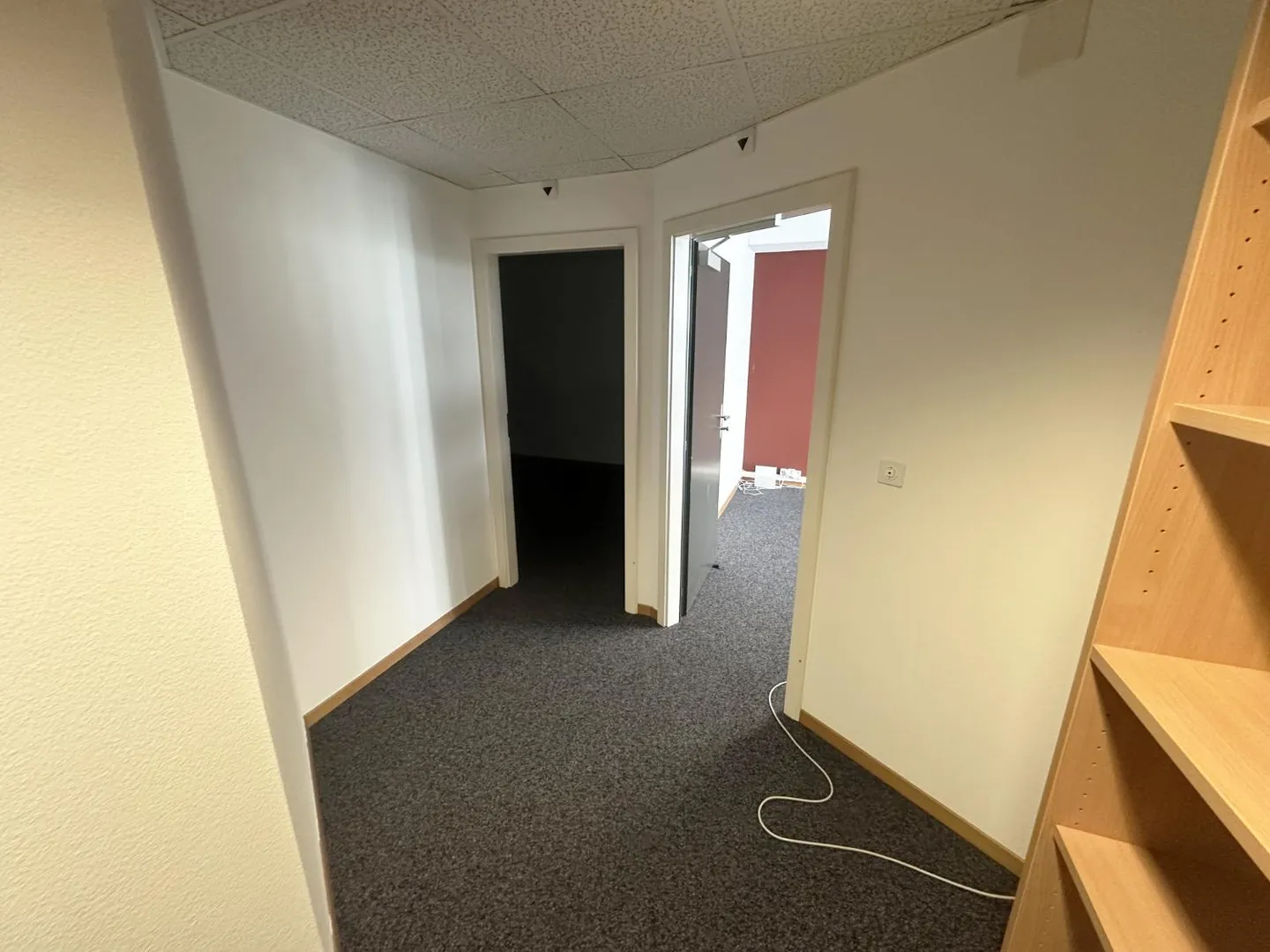 Crissier – Bureau de 149 m² au rez-de-chaussée, près du centre et des accès autoroutiers - Photo 6 sur 14