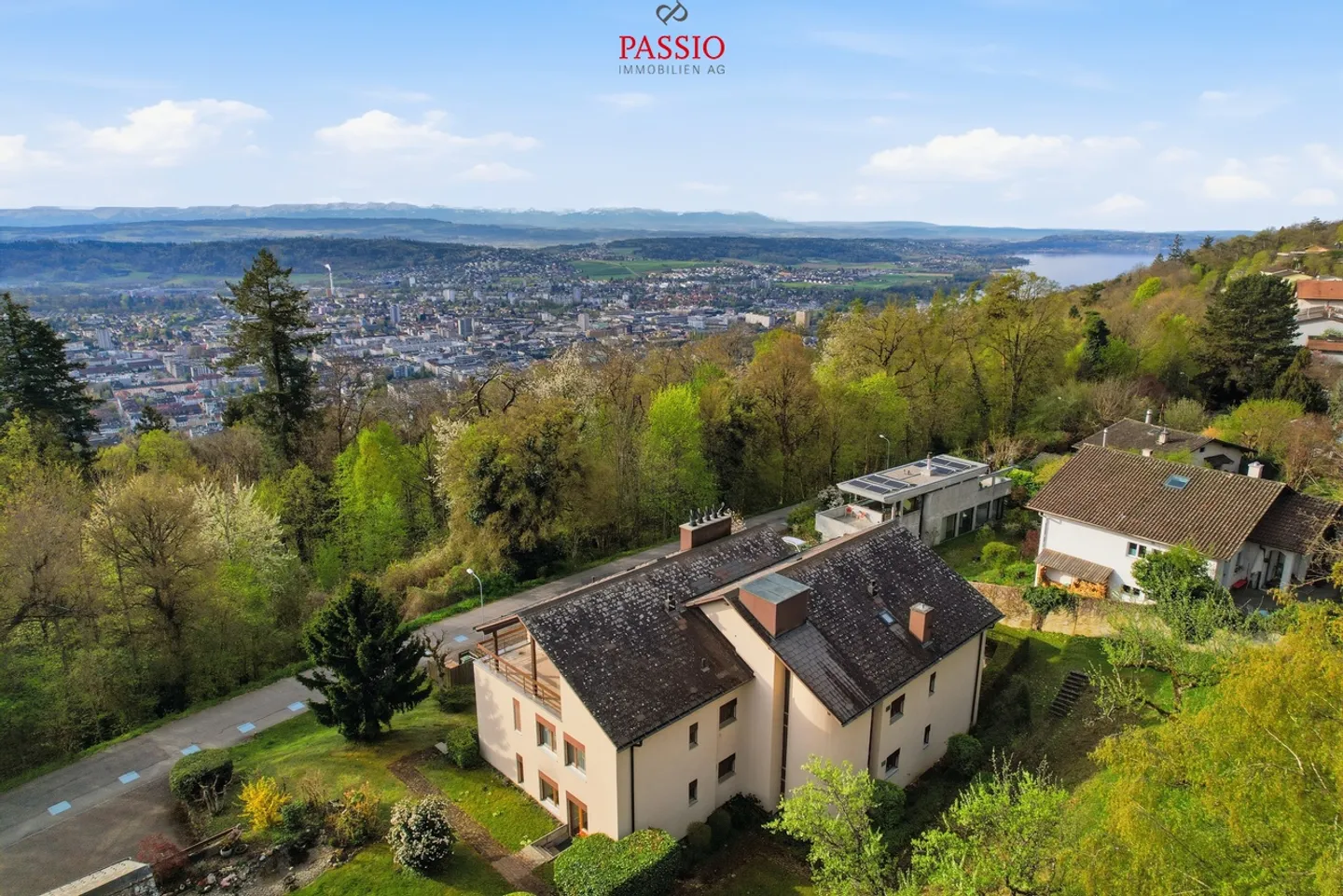 Exclusive 5.5-room ground floor apartment with stunning views - Photo 2 of 28