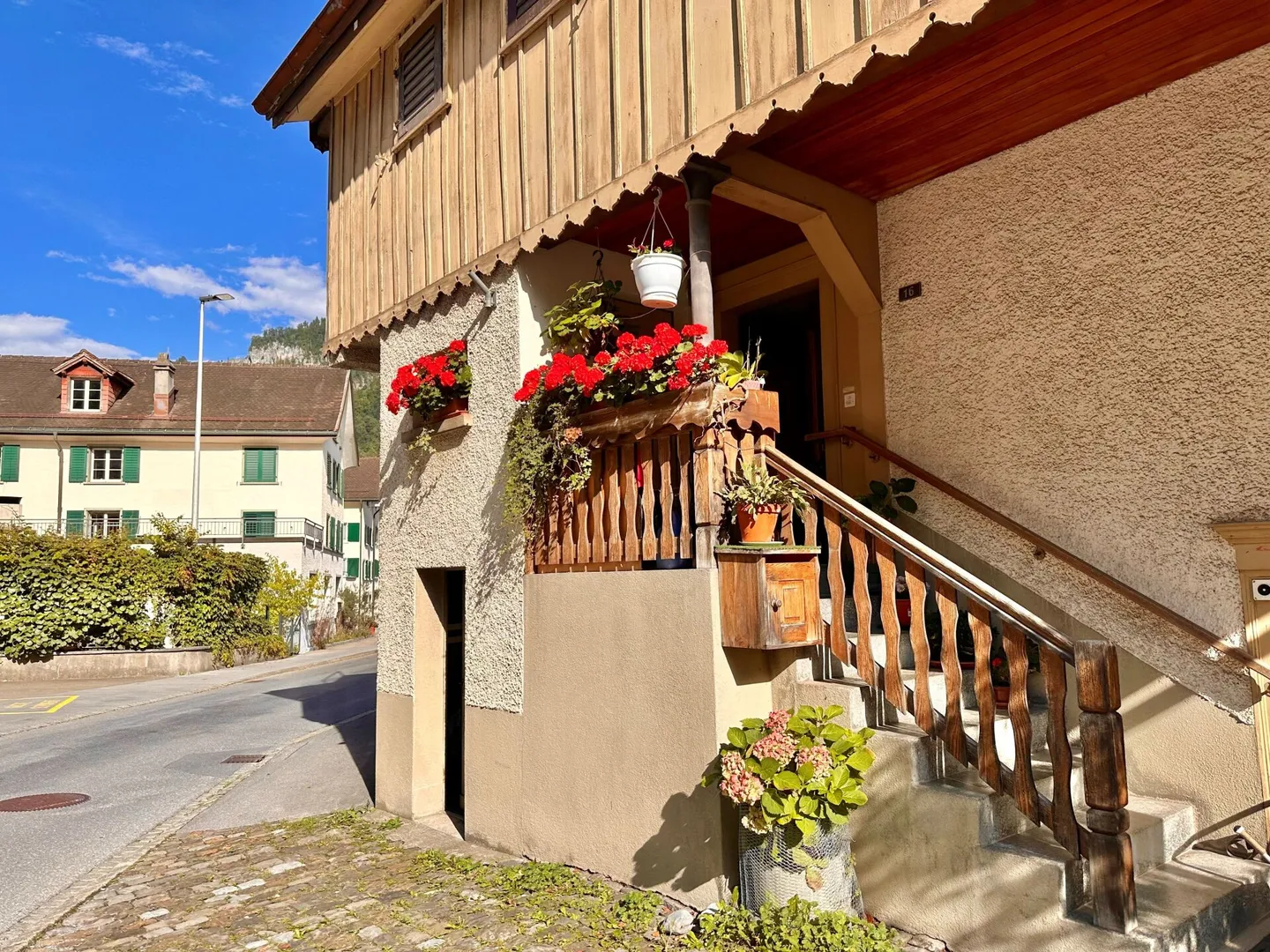 Casa bifamiliare nel cuore di Netstal - Foto 13 di 14