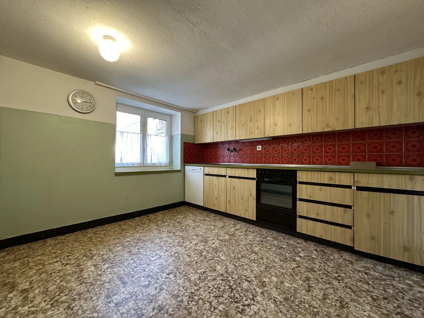 Casa bifamiliare nel cuore di Netstal - Foto 3 di 14