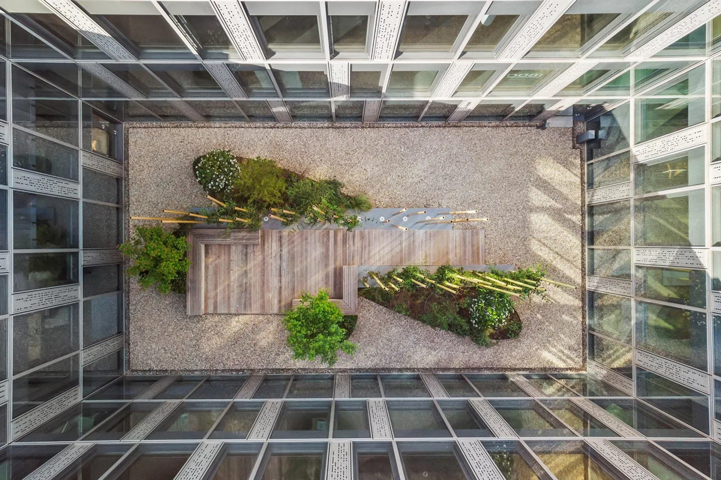 Office space of approximately 447 m2 at the gates of the Etang district - Photo 3 of 3