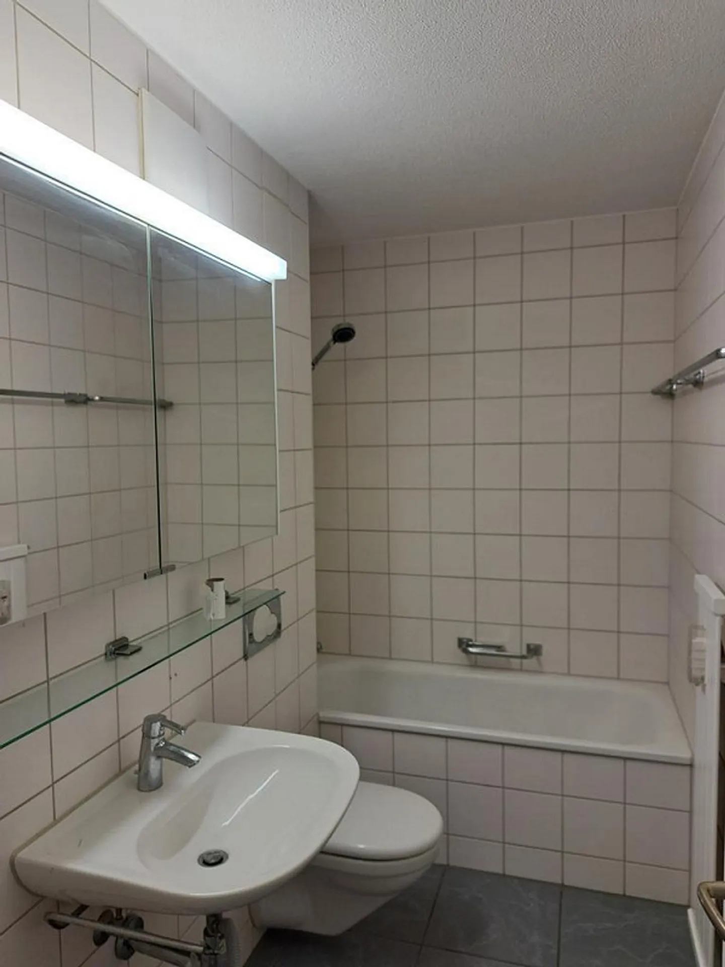 Helle Wohnung mit Blick ins Grüne - Foto 3 von 8