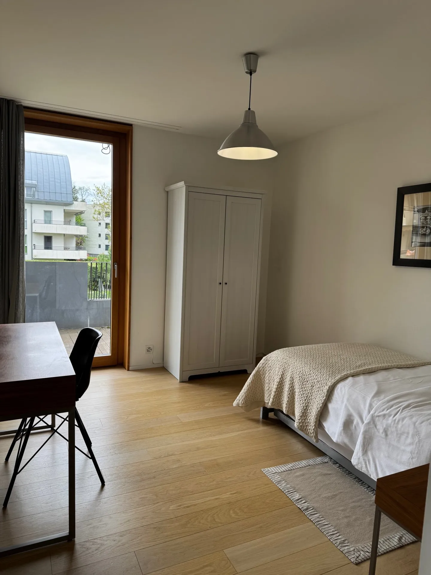 Modern Apartment with Terrace - Photo 11 of 13