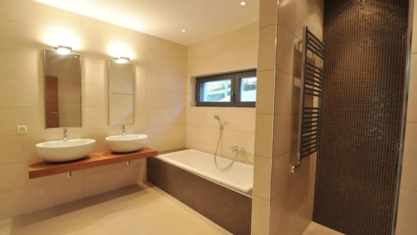 Stunning penthouse with rooftop Albonago - Photo 8 of 15