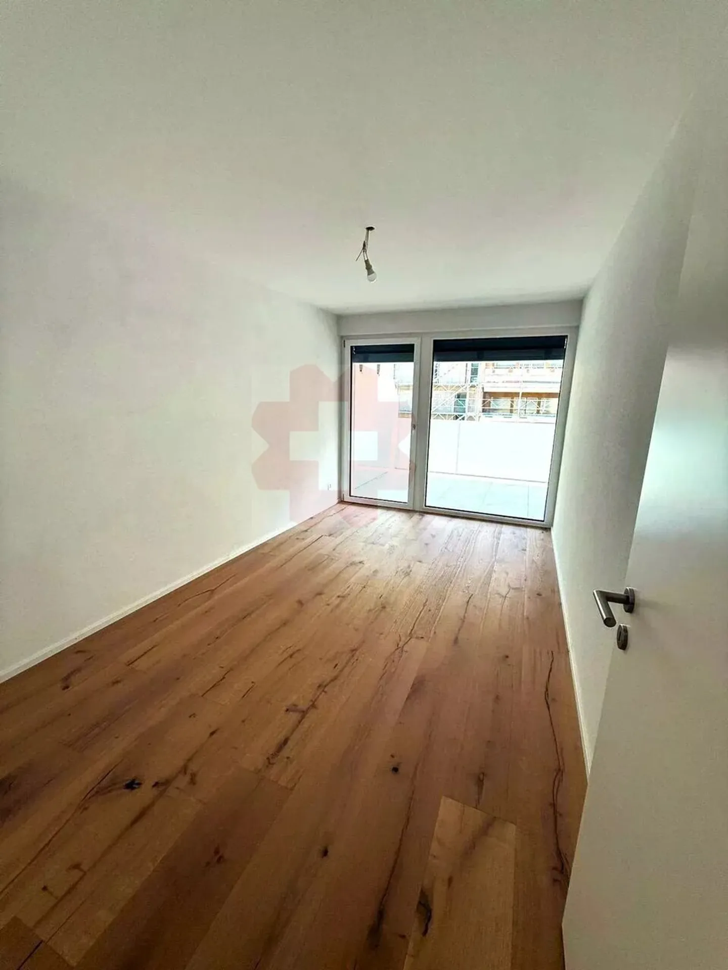 Moderne 2-Zimmer-Wohnung in Saxon mit malerischer Aussicht - Foto 4 von 5