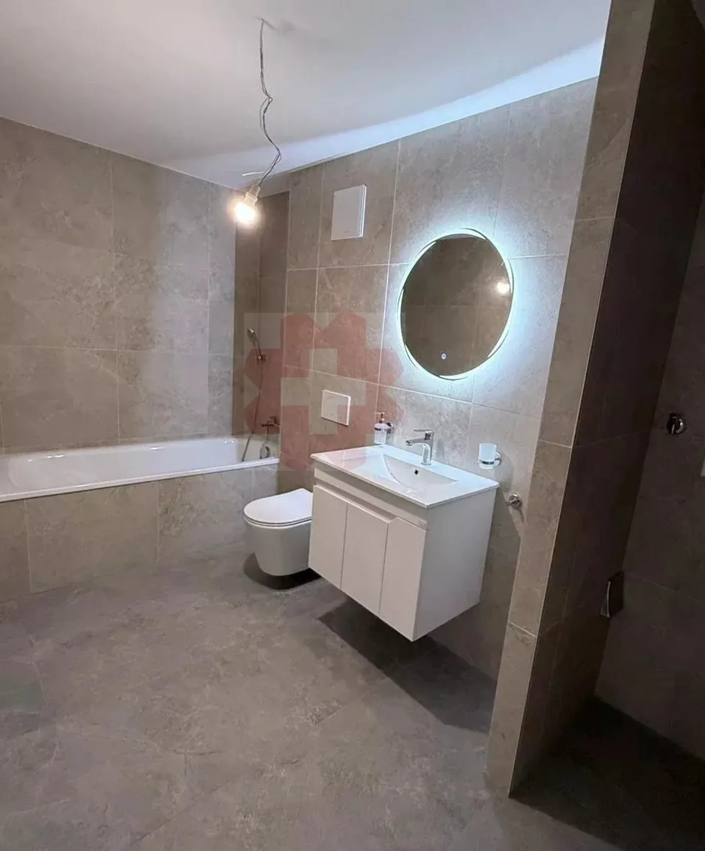 Moderne 2-Zimmer-Wohnung in Saxon mit malerischer Aussicht - Foto 5 von 5