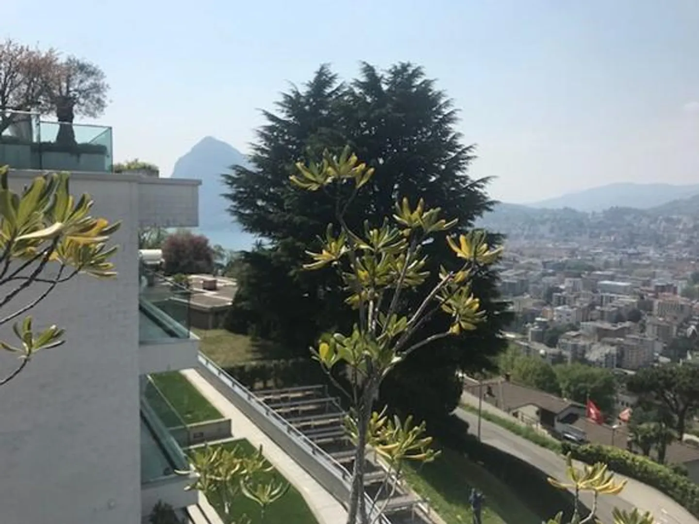 Stunning penthouse with rooftop Albonago - Photo 15 of 15