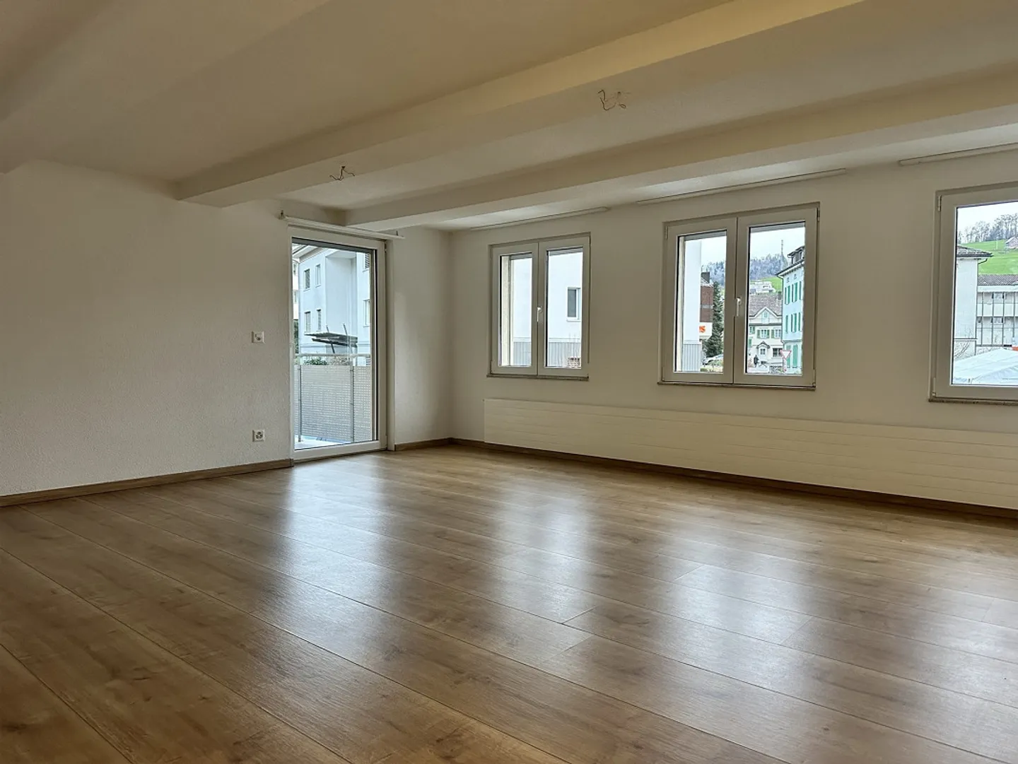 Beautiful 3.5 room apartment with balcony 1st floor - Photo 2 of 13