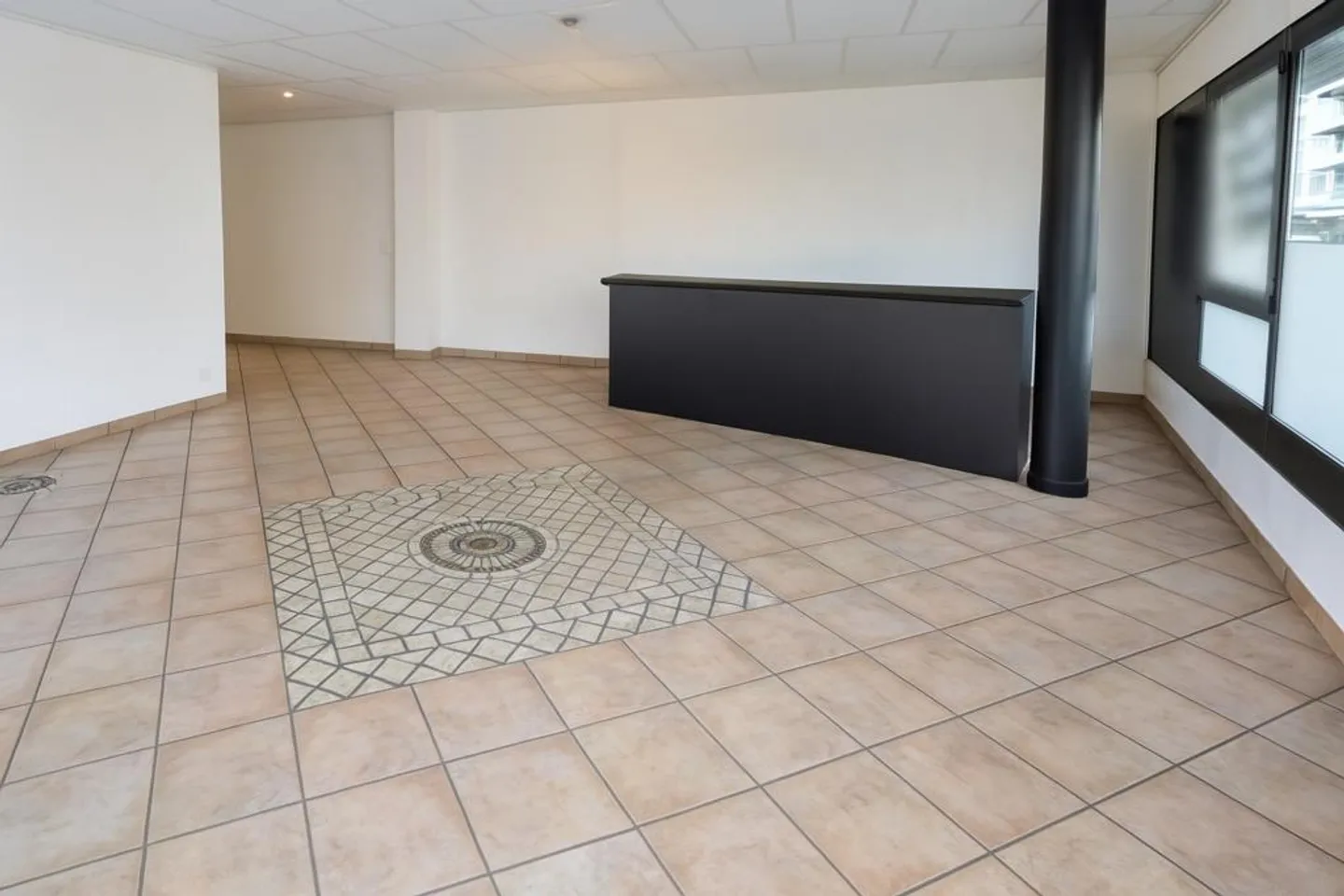 Spazio ufficio/commerciale in una posizione tranquilla e attraente a 8400 Winterthur - Foto 2 di 8