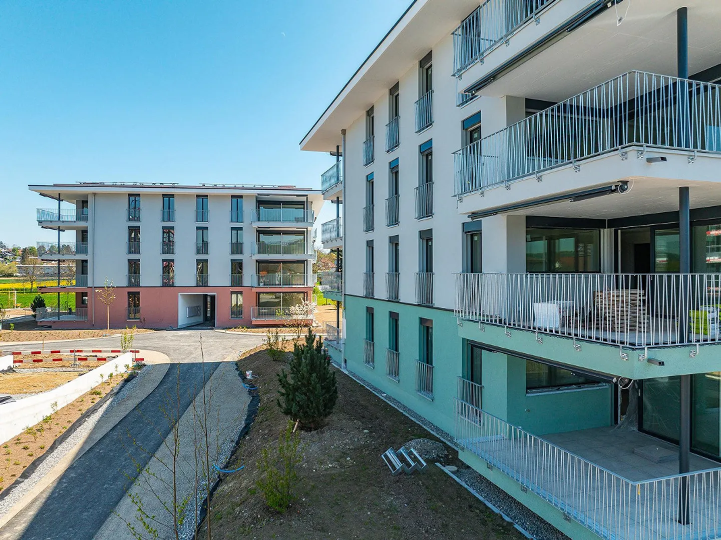 First occupancy in beautiful Reinach AG! - Photo 4 of 12
