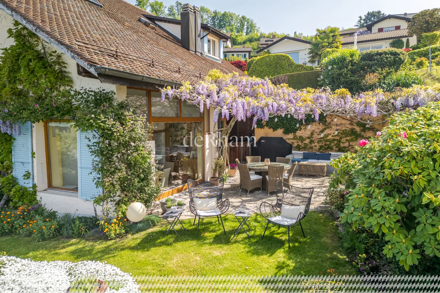 Charming Winegrower's House in the Heart of the Vineyards with a View of Lake Geneva - Photo 3 of 13