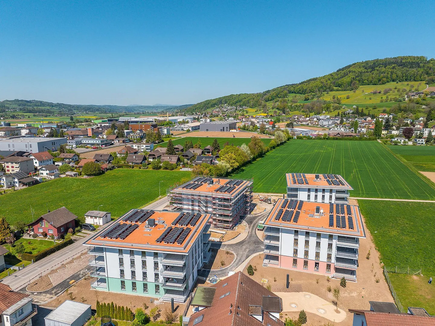 First occupancy in beautiful Reinach AG! - Photo 8 of 12
