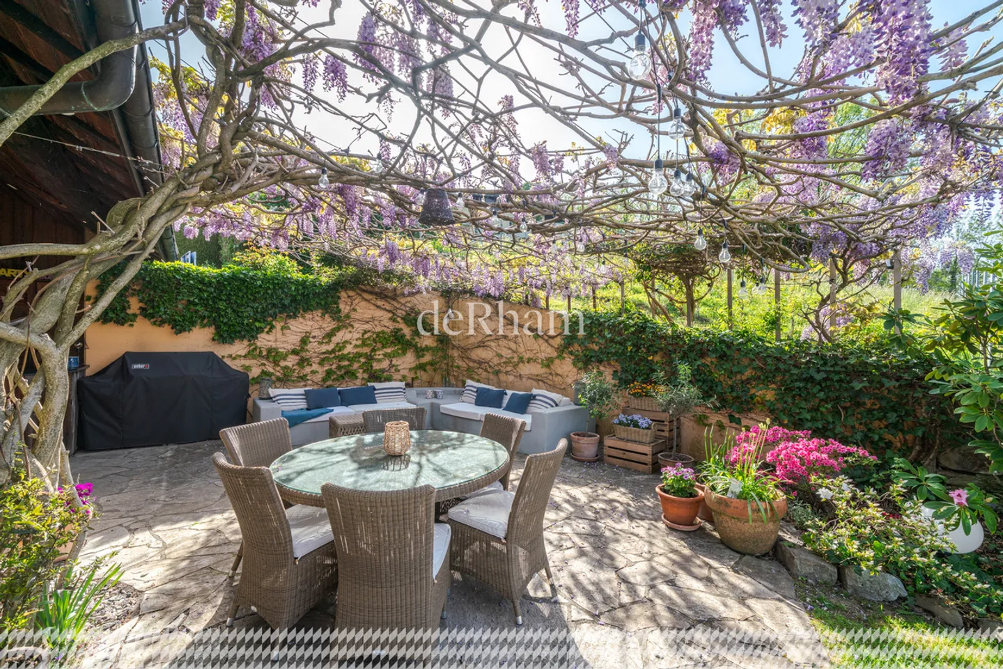 Charming Winegrower's House in the Heart of the Vineyards with a View of Lake Geneva - Photo 8 of 13