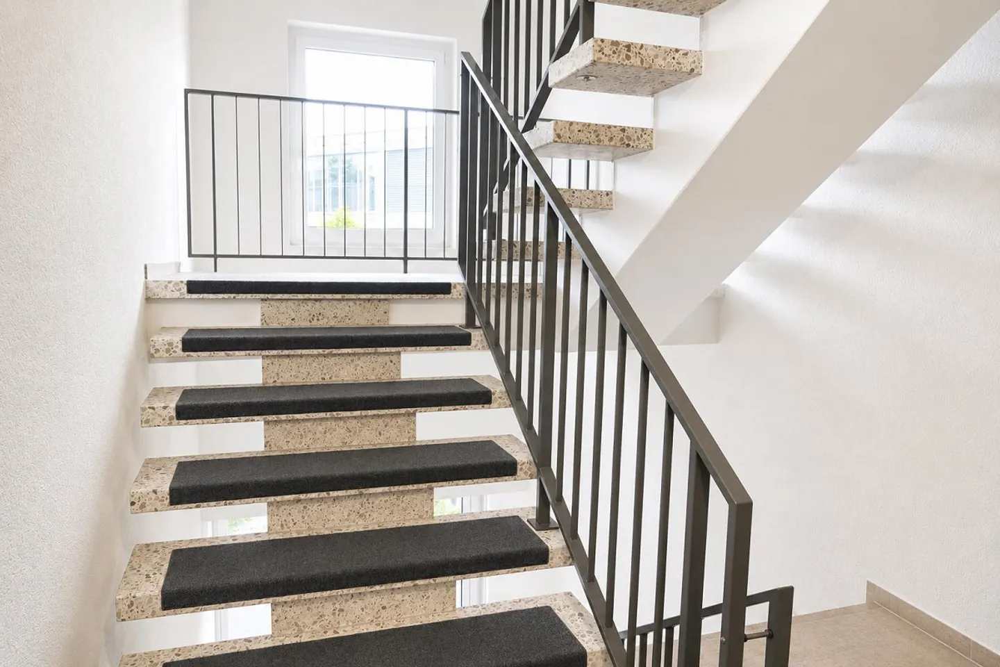 Exklusive Attika-Wohnung mit 66 m² Wohn-/Essbereich Glattbrugg - Foto 4 von 14