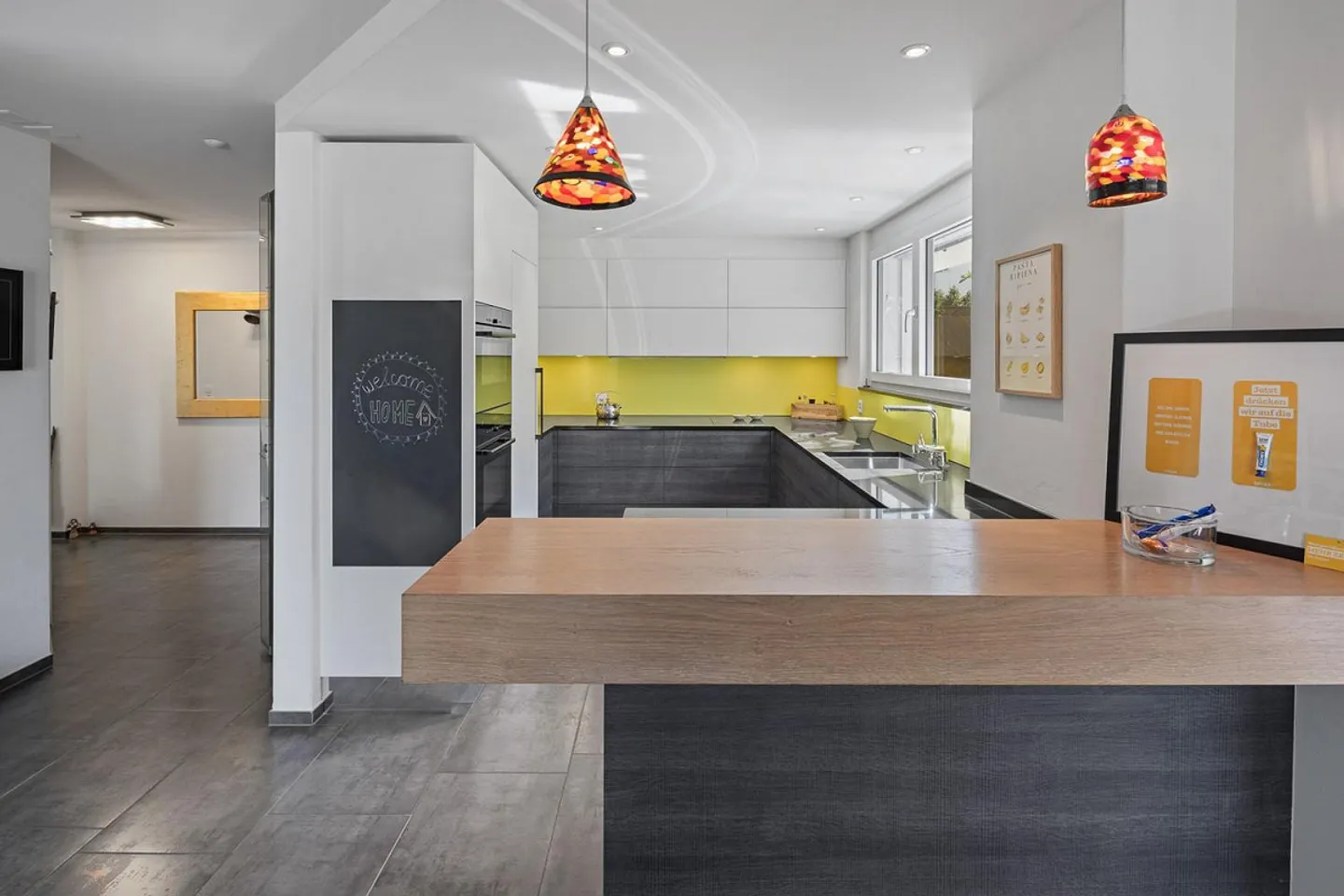 Maison d'angle élégante et bien entretenue avec grand jardin, système PV - Photo 8 sur 13