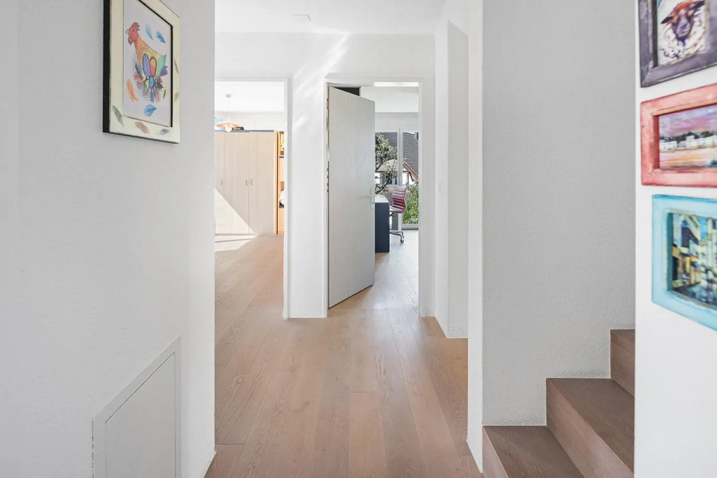 Maison d'angle élégante et bien entretenue avec grand jardin, système PV - Photo 11 sur 13