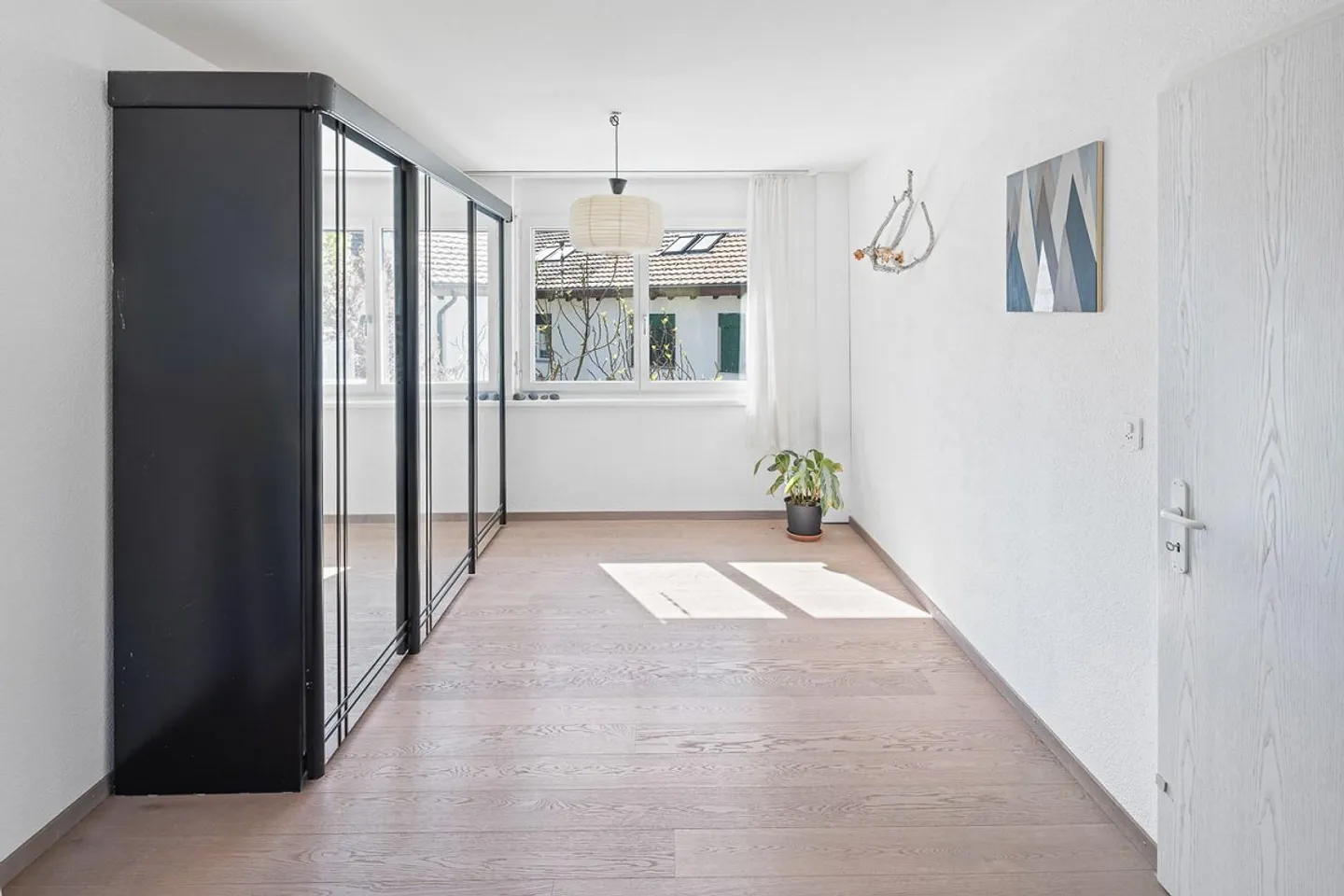Maison d'angle élégante et bien entretenue avec grand jardin, système PV - Photo 13 sur 13