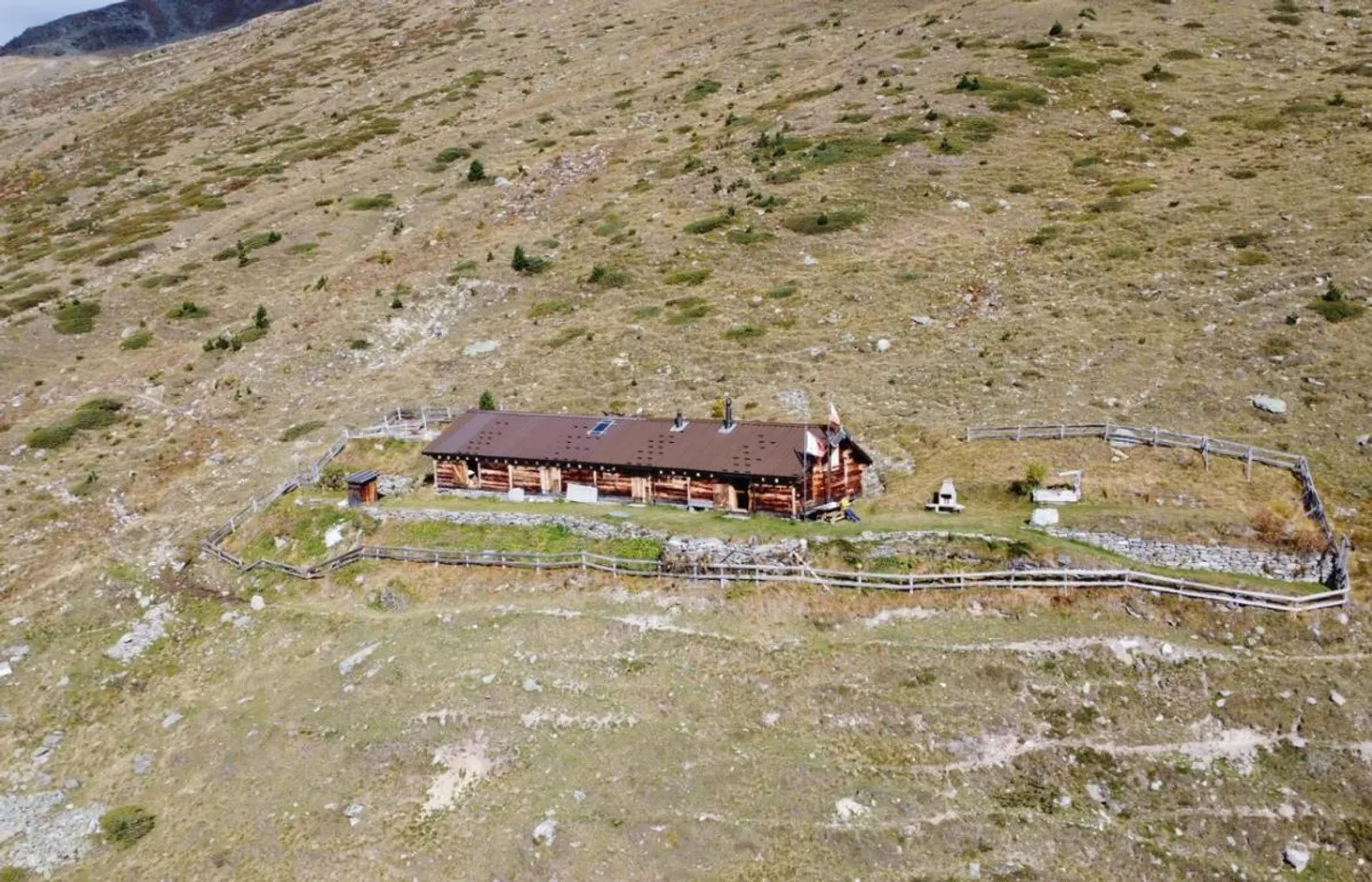 Single house for sale - Photo 1 of 10